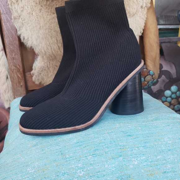 Initial boots - Picture 6 of 9